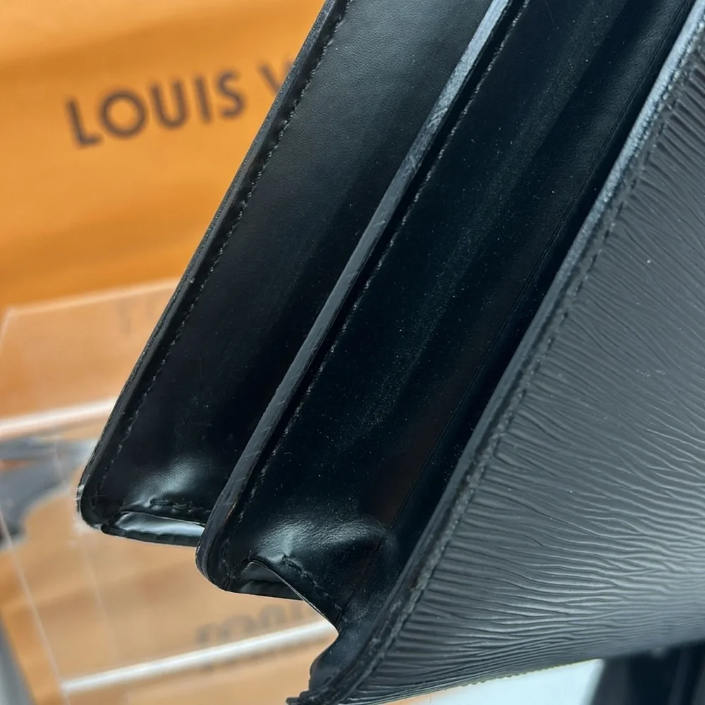 Authentic Louis Vuitton Serviette Couseiller Epi
